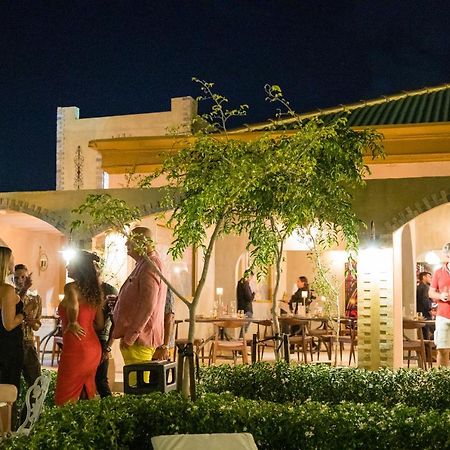 Monastery Suites オラニエスタッド エクステリア 写真