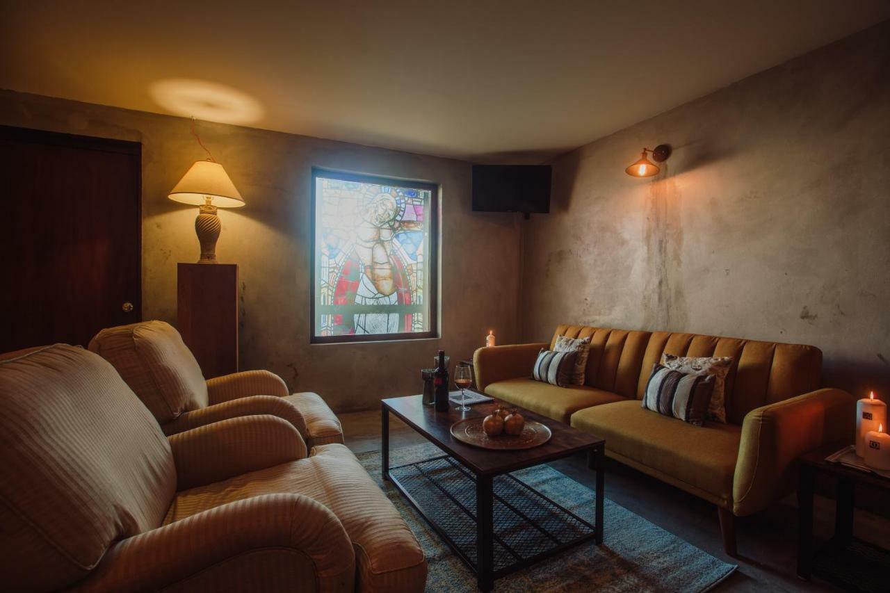 Monastery Suites オラニエスタッド エクステリア 写真
