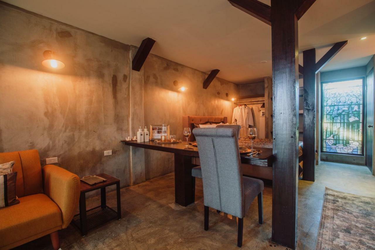 Monastery Suites オラニエスタッド エクステリア 写真