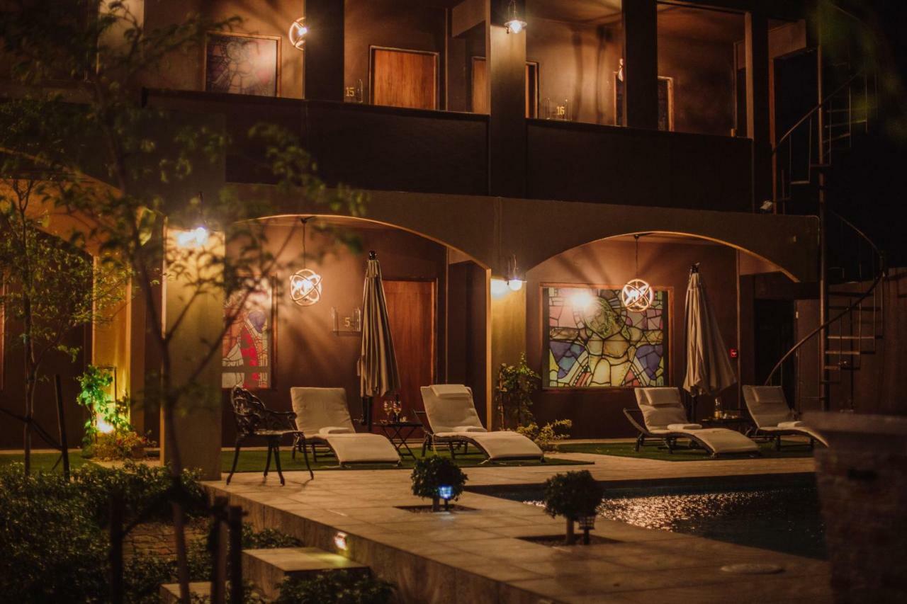 Monastery Suites オラニエスタッド エクステリア 写真