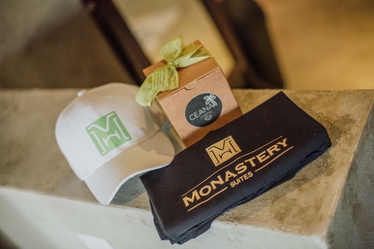 Monastery Suites オラニエスタッド エクステリア 写真