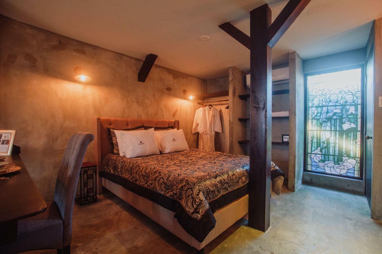 Monastery Suites オラニエスタッド エクステリア 写真