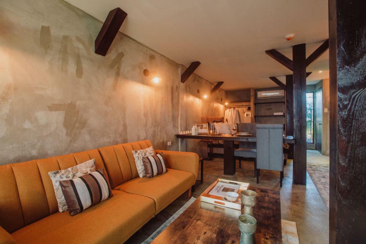 Monastery Suites オラニエスタッド エクステリア 写真