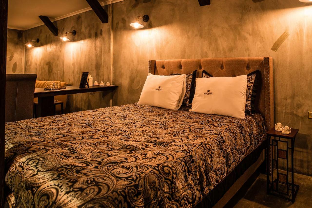 Monastery Suites オラニエスタッド エクステリア 写真