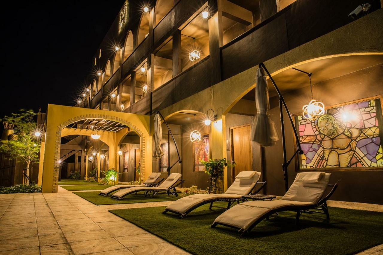 Monastery Suites オラニエスタッド エクステリア 写真