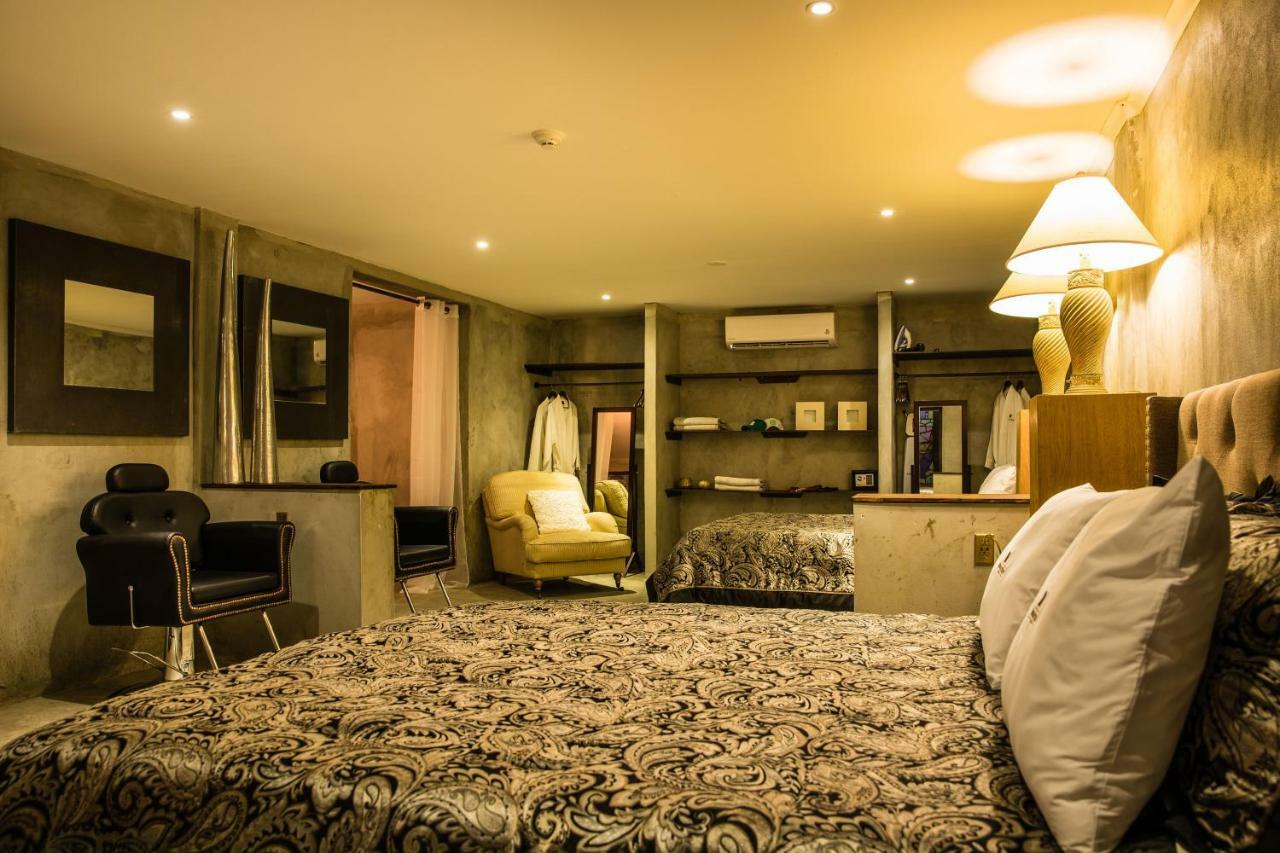 Monastery Suites オラニエスタッド エクステリア 写真