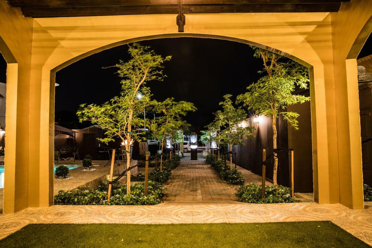 Monastery Suites オラニエスタッド エクステリア 写真