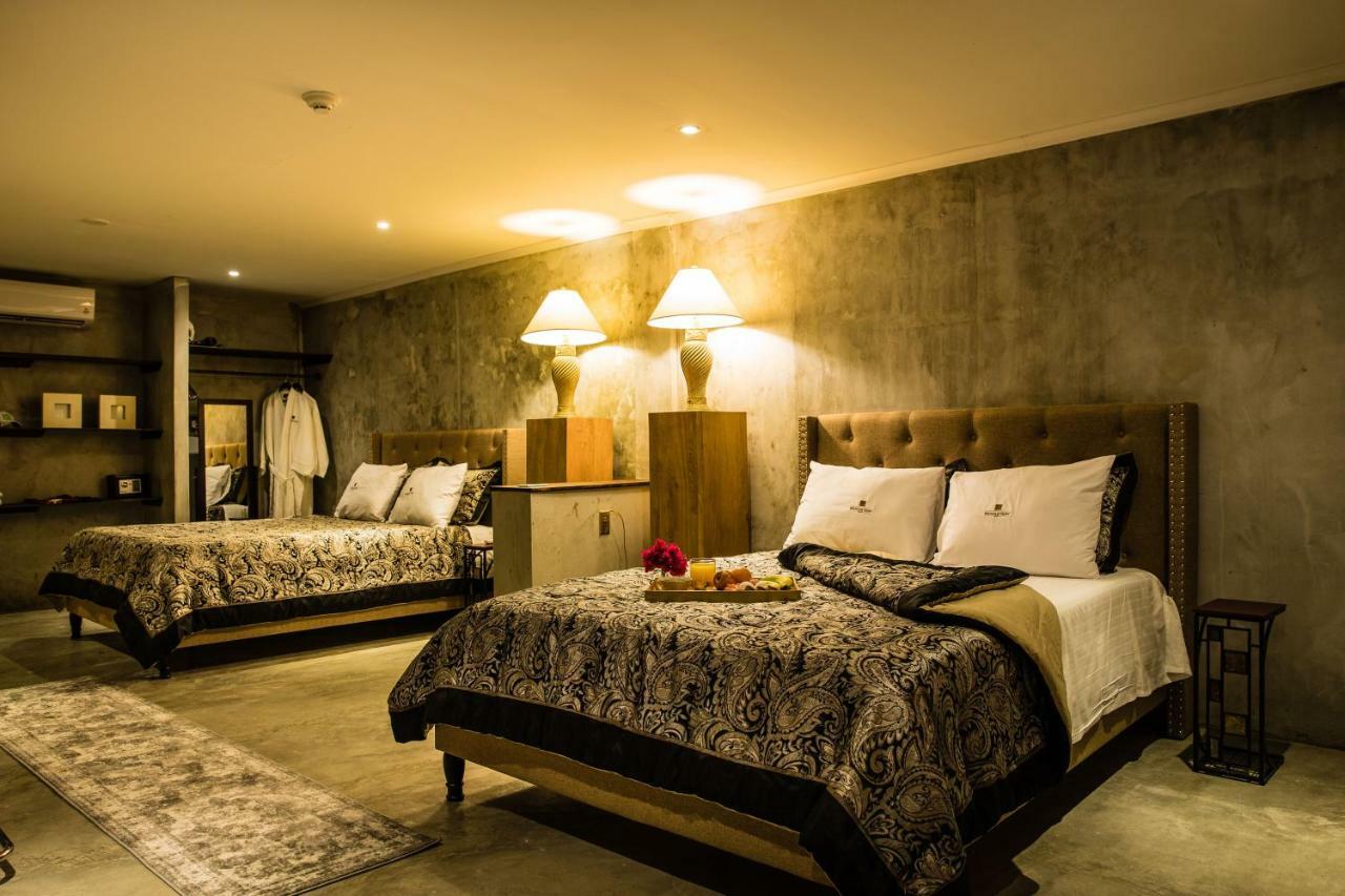 Monastery Suites オラニエスタッド エクステリア 写真