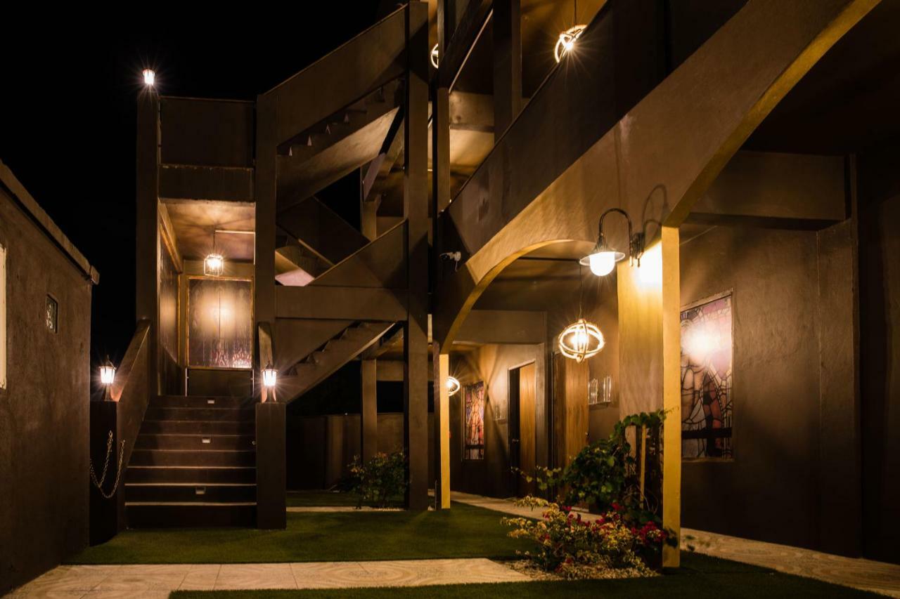 Monastery Suites オラニエスタッド エクステリア 写真