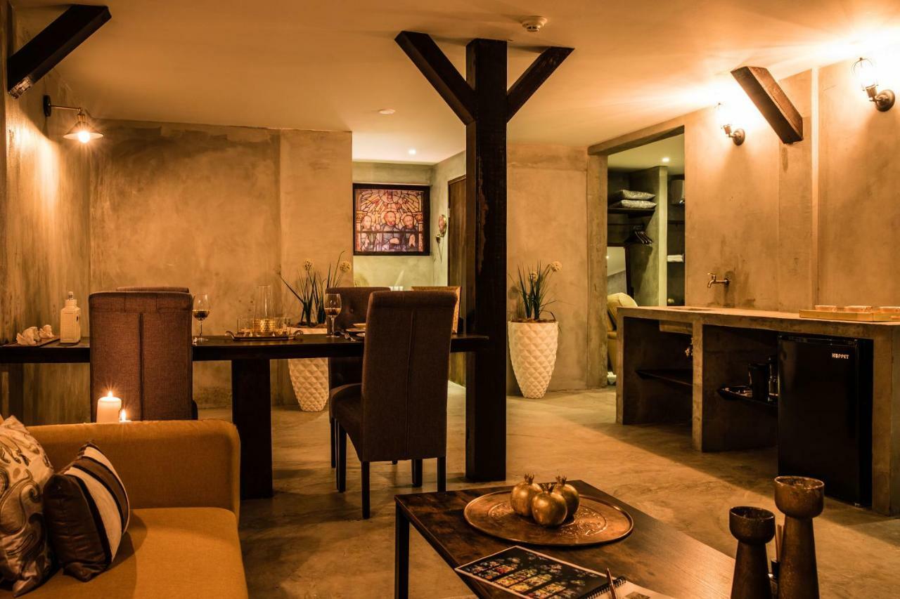 Monastery Suites オラニエスタッド エクステリア 写真
