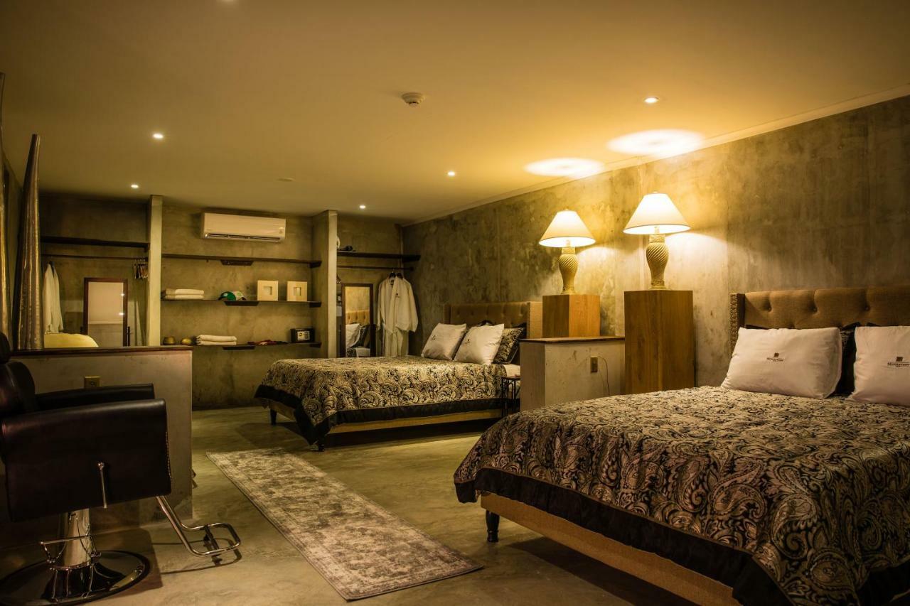 Monastery Suites オラニエスタッド エクステリア 写真