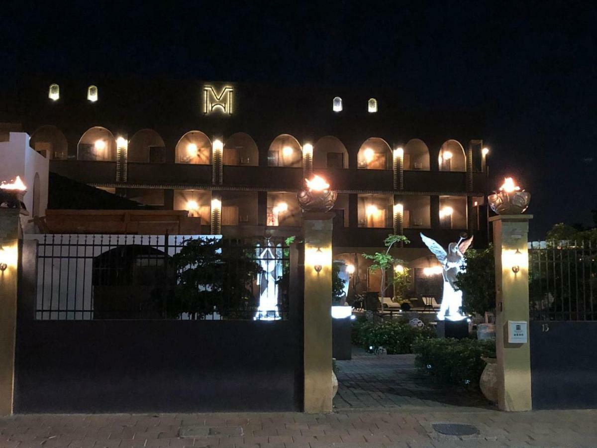 Monastery Suites オラニエスタッド エクステリア 写真