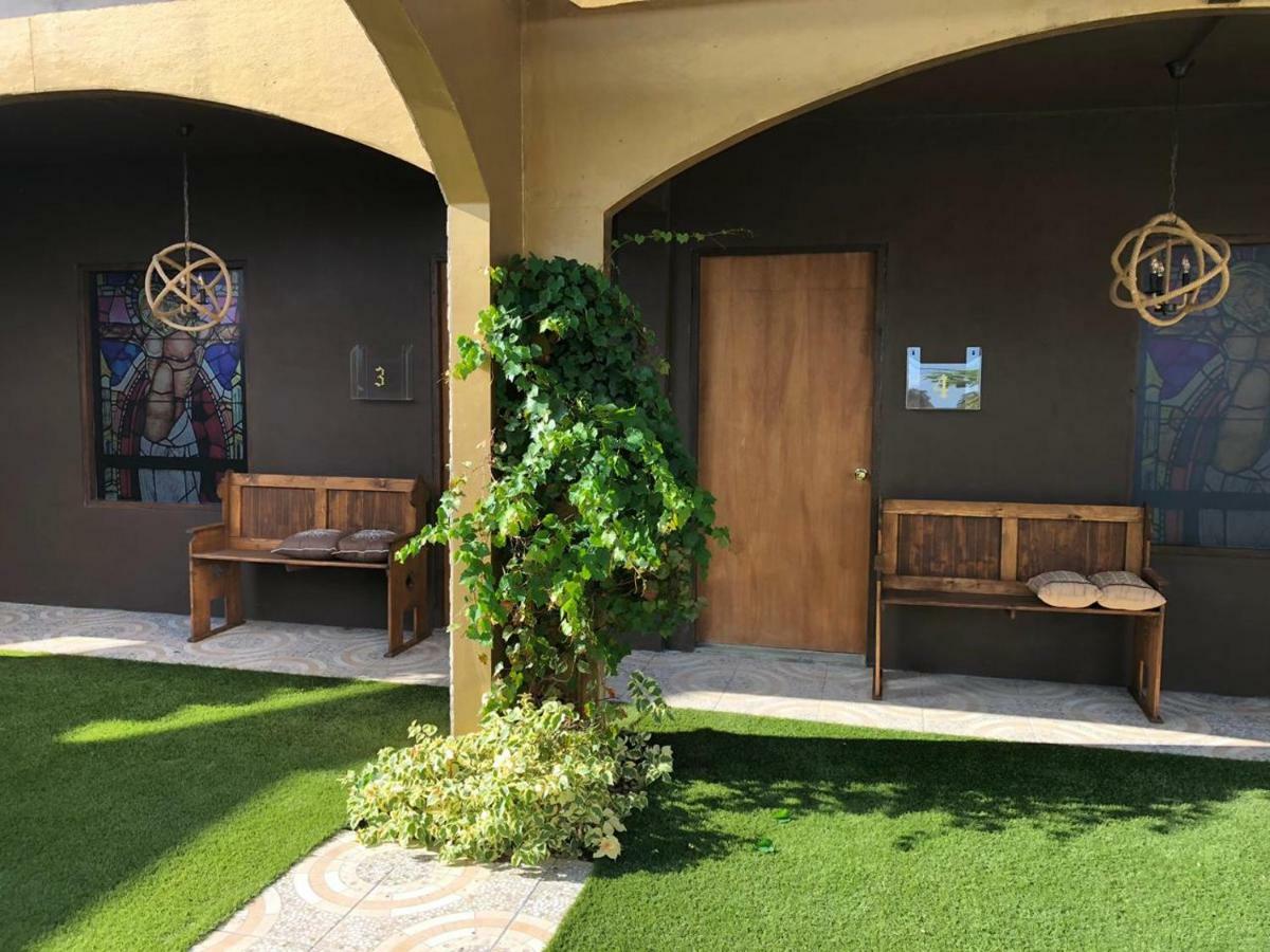 Monastery Suites オラニエスタッド エクステリア 写真
