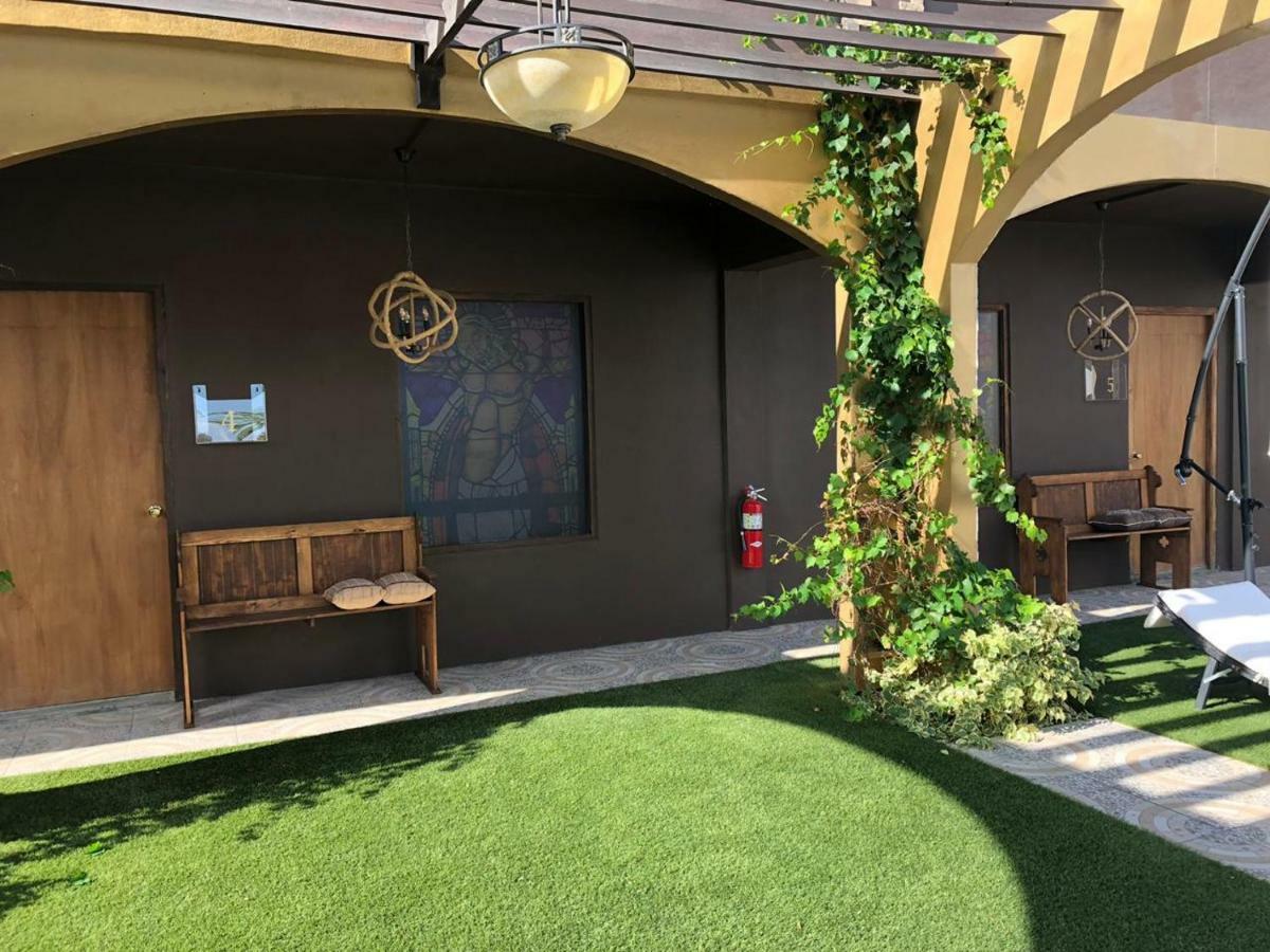 Monastery Suites オラニエスタッド エクステリア 写真