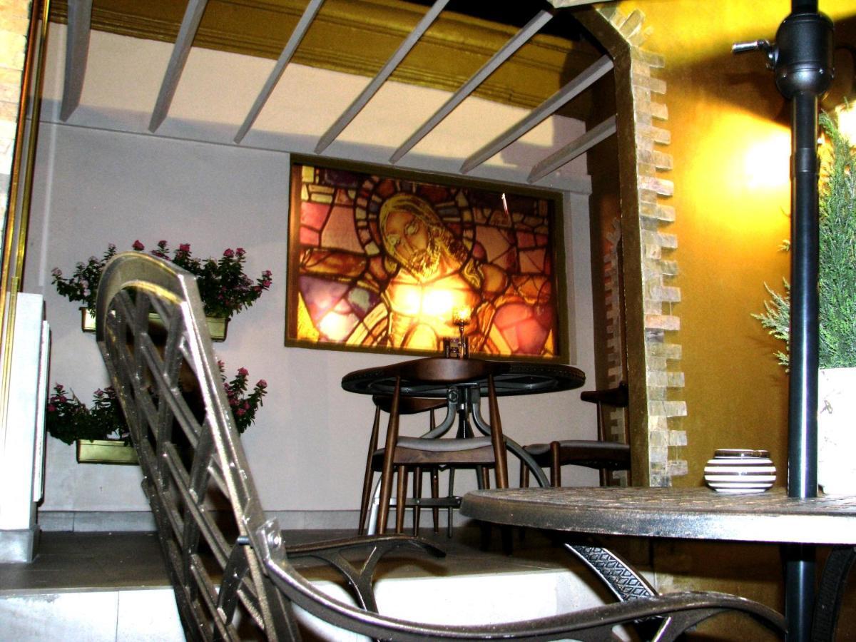 Monastery Suites オラニエスタッド エクステリア 写真