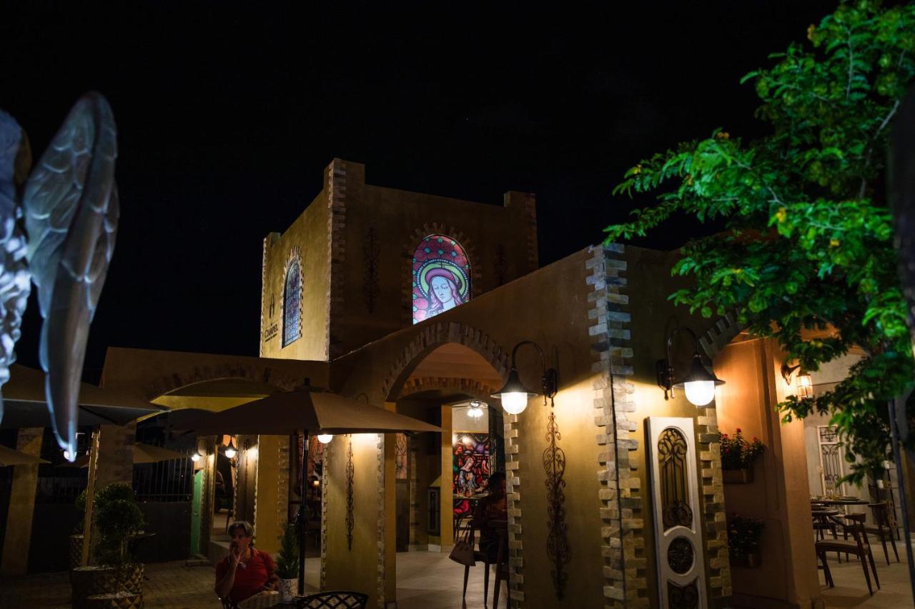 Monastery Suites オラニエスタッド エクステリア 写真