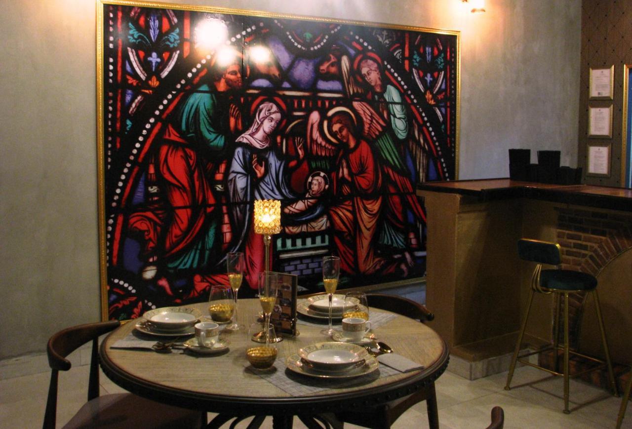 Monastery Suites オラニエスタッド エクステリア 写真