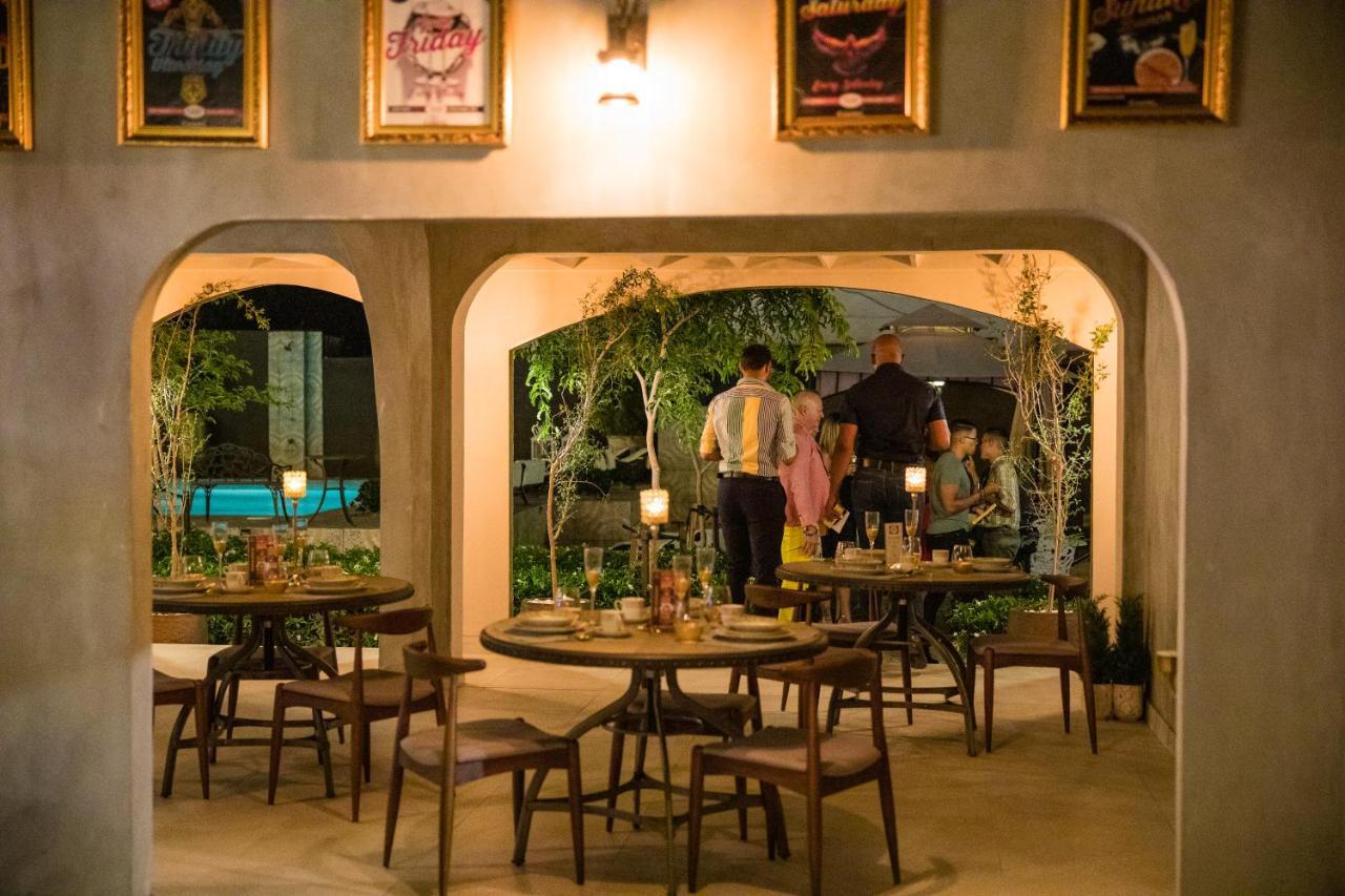Monastery Suites オラニエスタッド エクステリア 写真