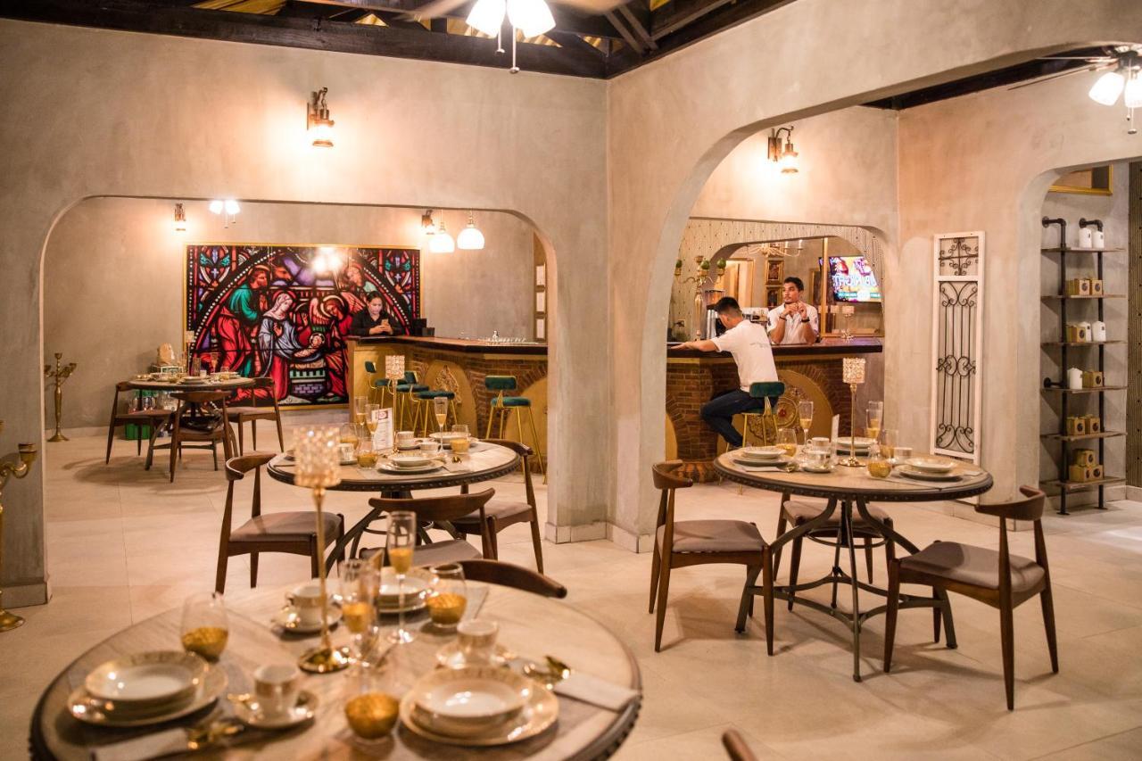 Monastery Suites オラニエスタッド エクステリア 写真