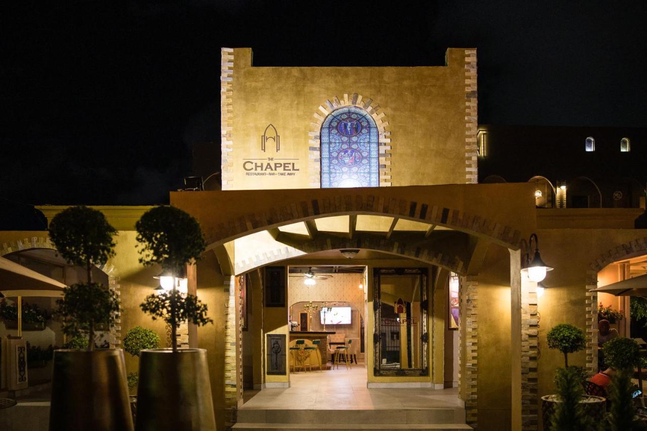 Monastery Suites オラニエスタッド エクステリア 写真