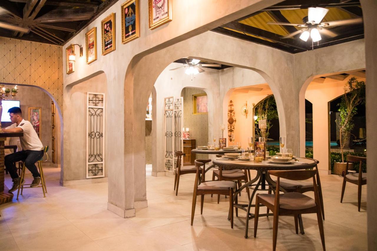 Monastery Suites オラニエスタッド エクステリア 写真