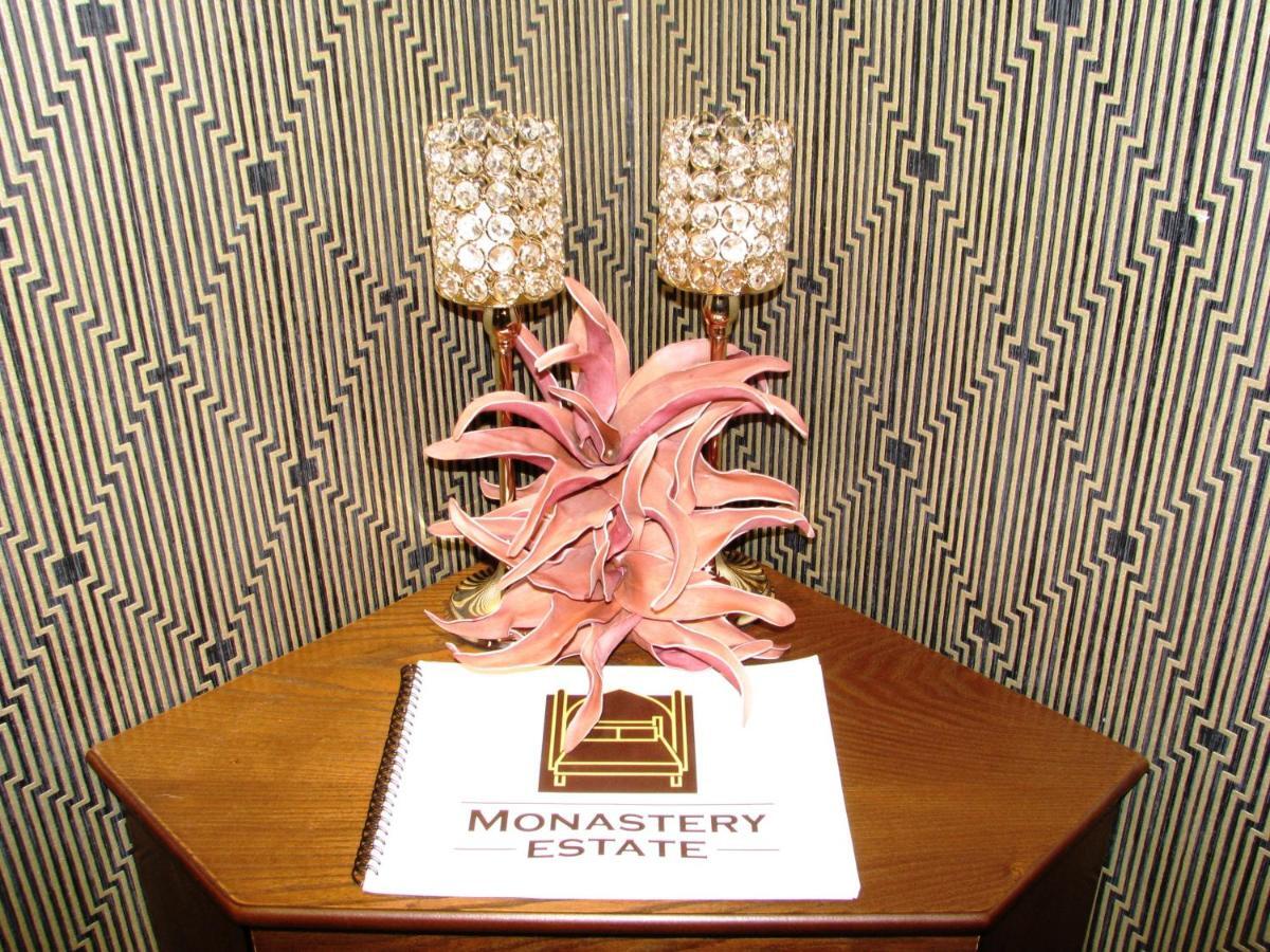 Monastery Suites オラニエスタッド エクステリア 写真